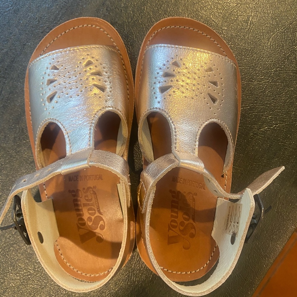 New Young Sole Sandals size 26